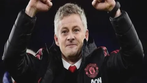 “热刺宣布：荷兰边锋丹朱马以租借形式加入埃弗顿，合同至2023／24赛季结束”